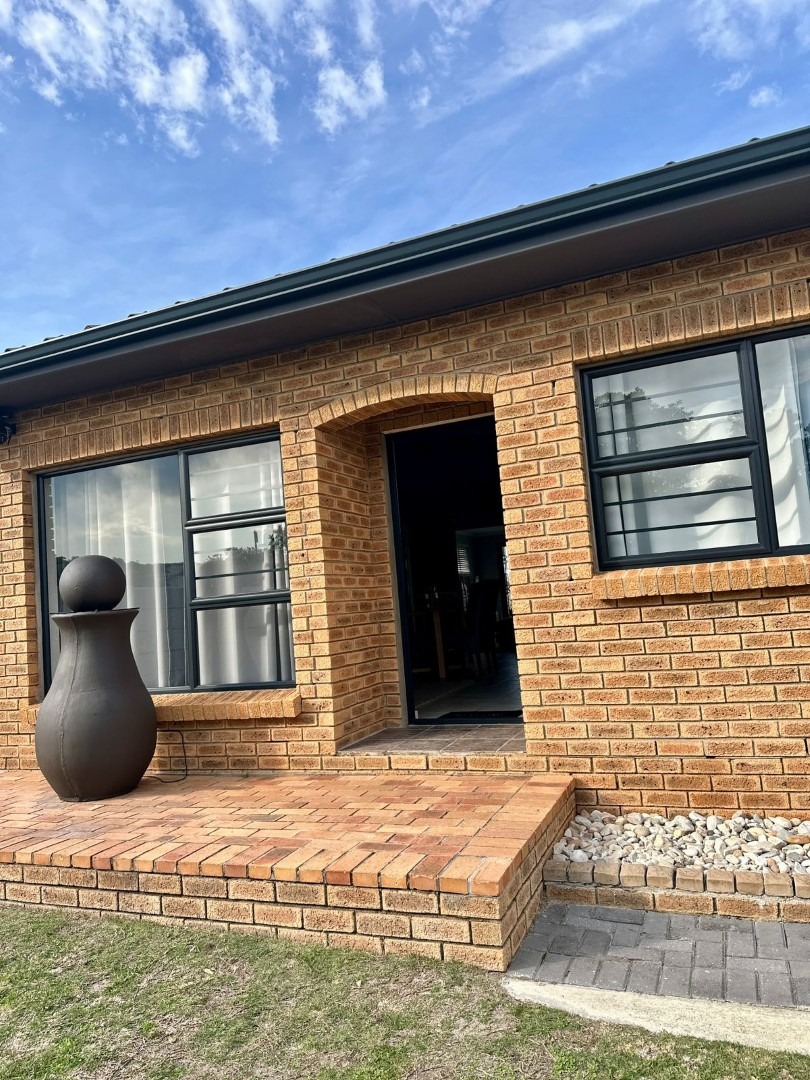 4 Bedroom Property for Sale in Sandbaai Western Cape